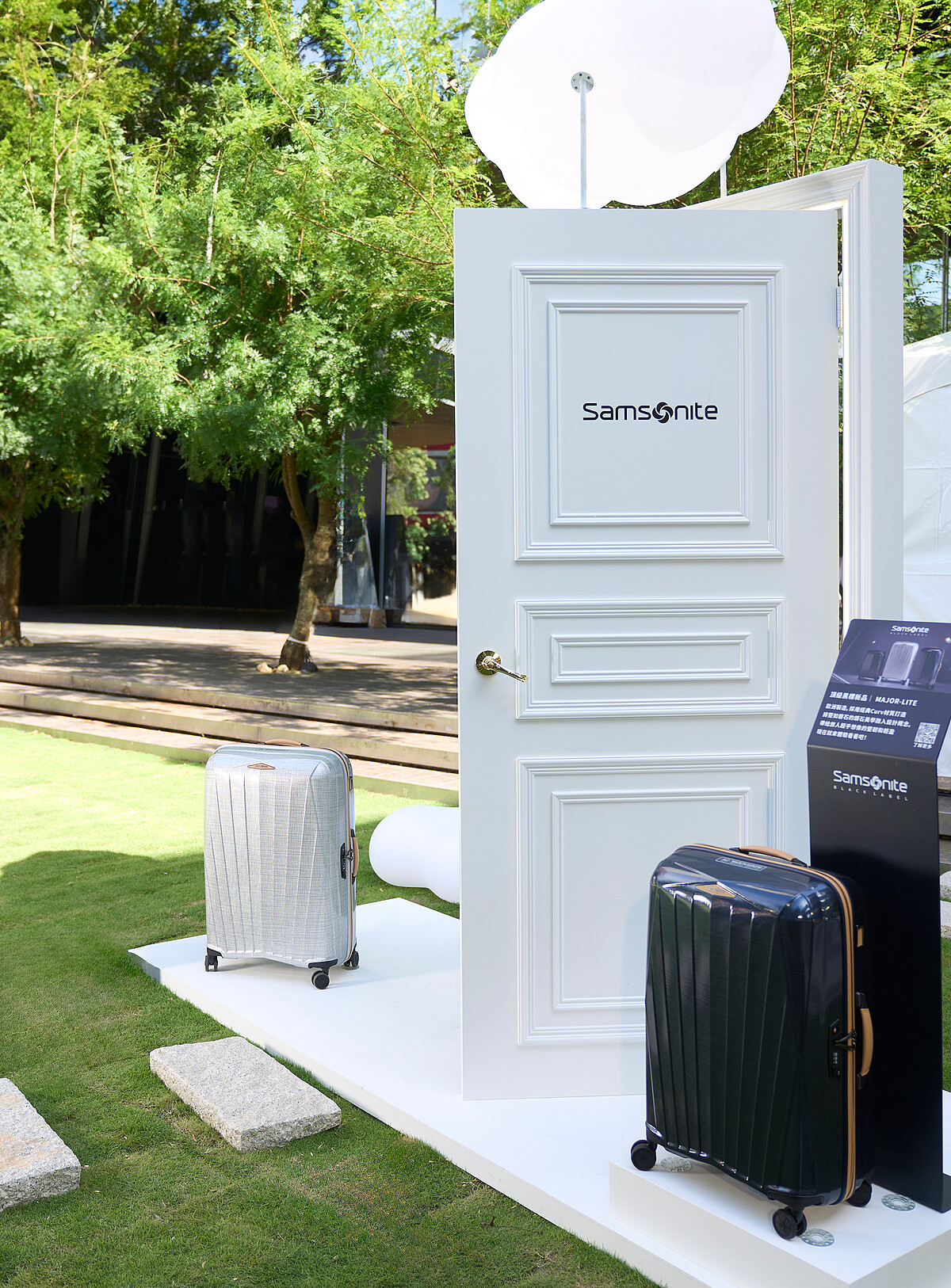 「雲朵之門」區域呈現Samsonite Major-Lite系列的輕盈與時尚。