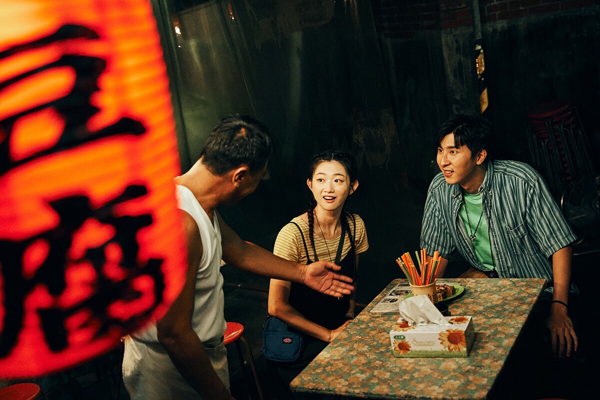 《都市懼集》晏柔中、胡釋安品嚐臭豆腐