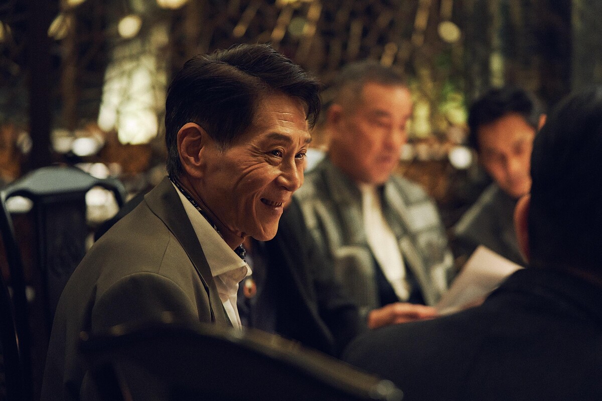 演員喜翔參演《角頭－大橋頭》東門幫老大喜爺。