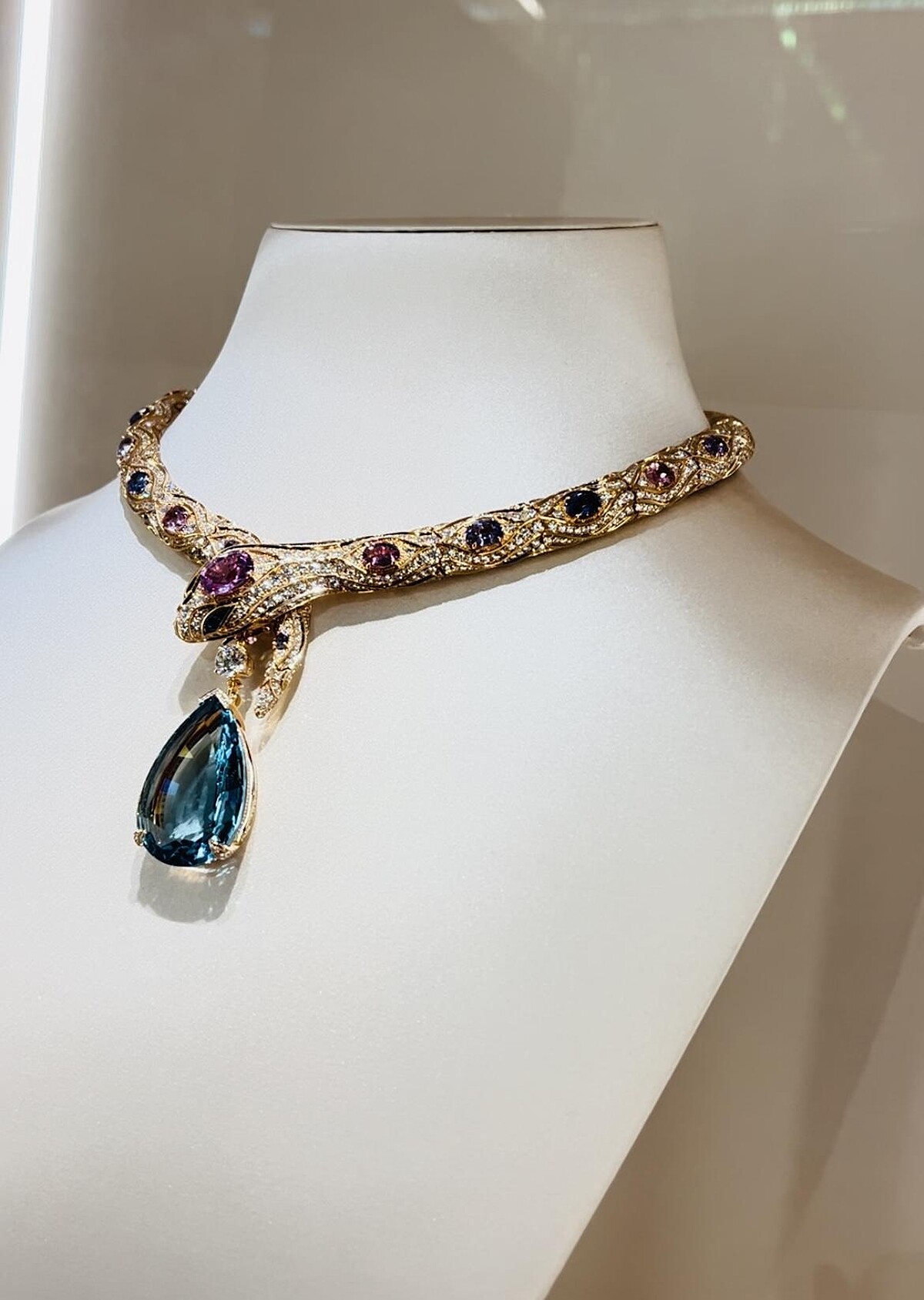 Serpenti Aquamarine Dive海藍之夢頂級彩寶項鍊。