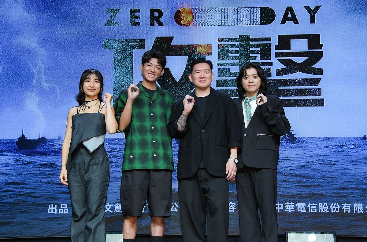 杜汶澤(右二)與任敏嫻(左起)、謝章穎、洪群鈞在《零日攻擊》中有精彩對戲。