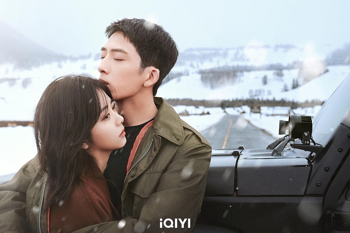 譚松韻《歸路》搭檔井柏然,上演初戀重逢的愛情故事。