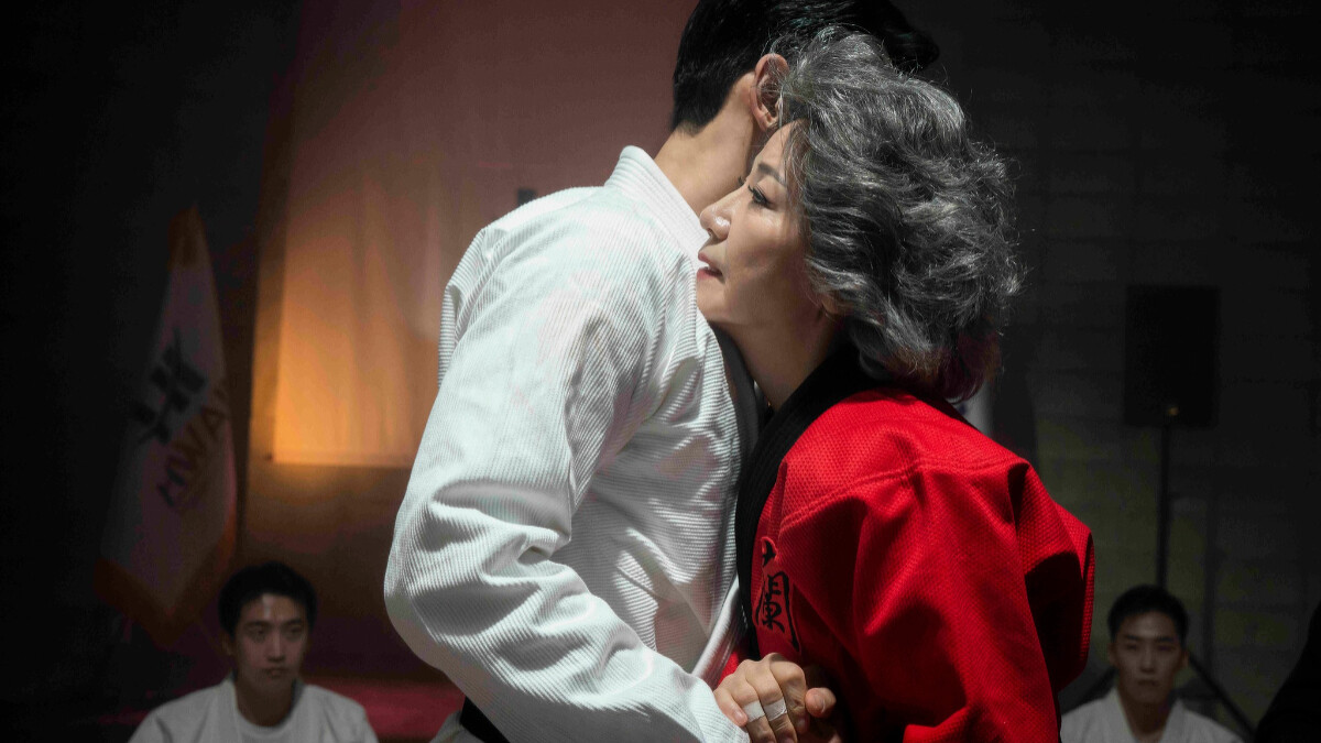 朴美蘭假借練柔道之名大吃徐蹈允豆腐。