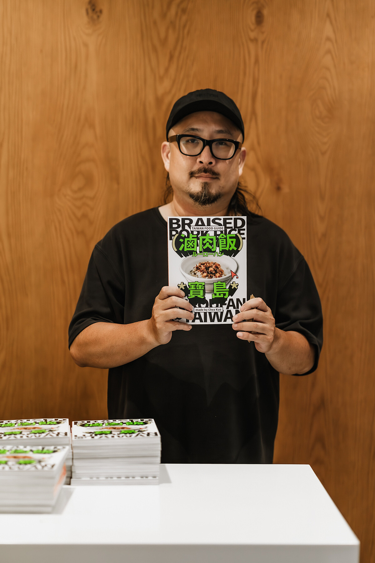 曾任多年流行雜誌編輯的作家 Chez Kuo。