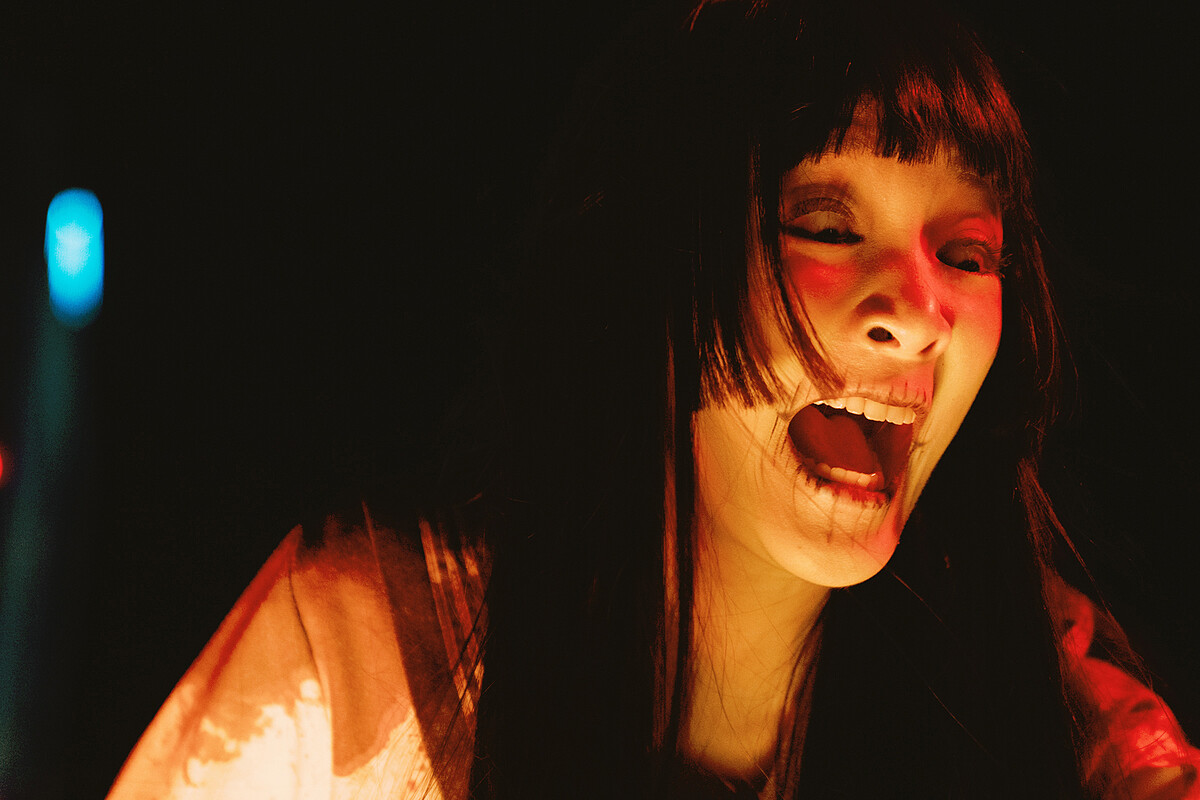 王淨克服懼高呈現突破性演出，期待招牌台詞「好恨啊！」成功逗笑多倫多影展的影迷。