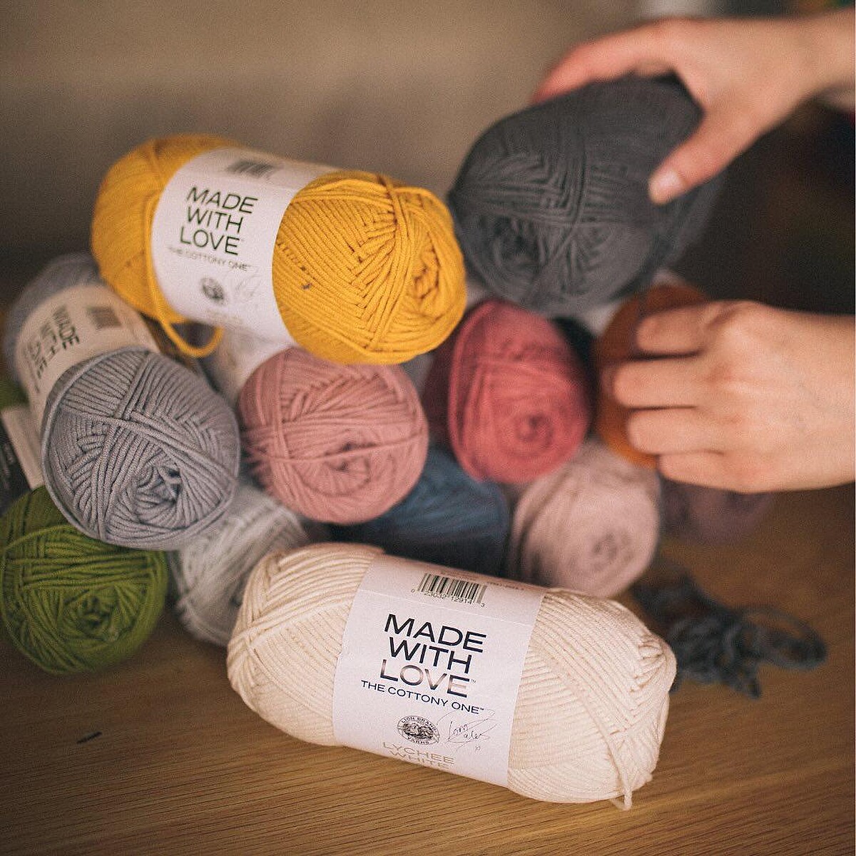 創立品牌「Made With Love」。