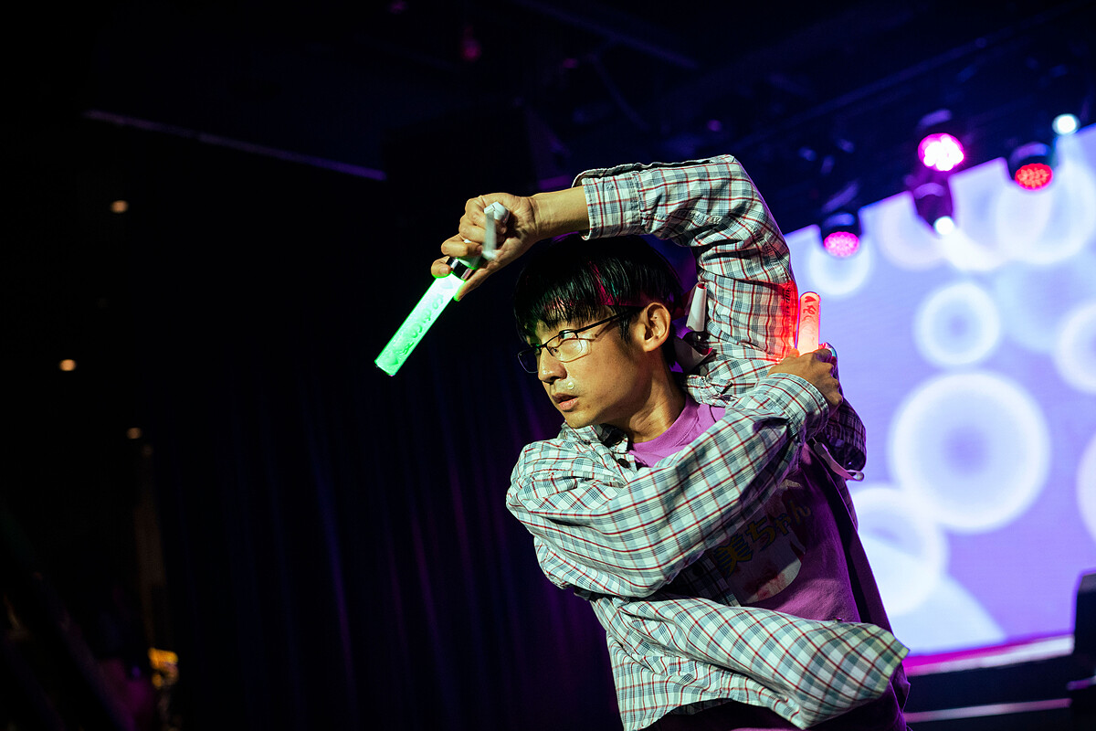 林鶴軒《正港分局》詮釋說話結巴、熱愛地下偶像的法醫