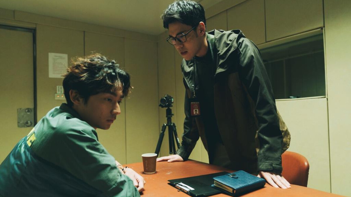 小陳質問著阿弟仔關於案件的真相。