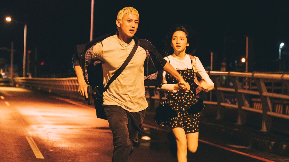 金勤帶著娜娜試圖奔離警方。