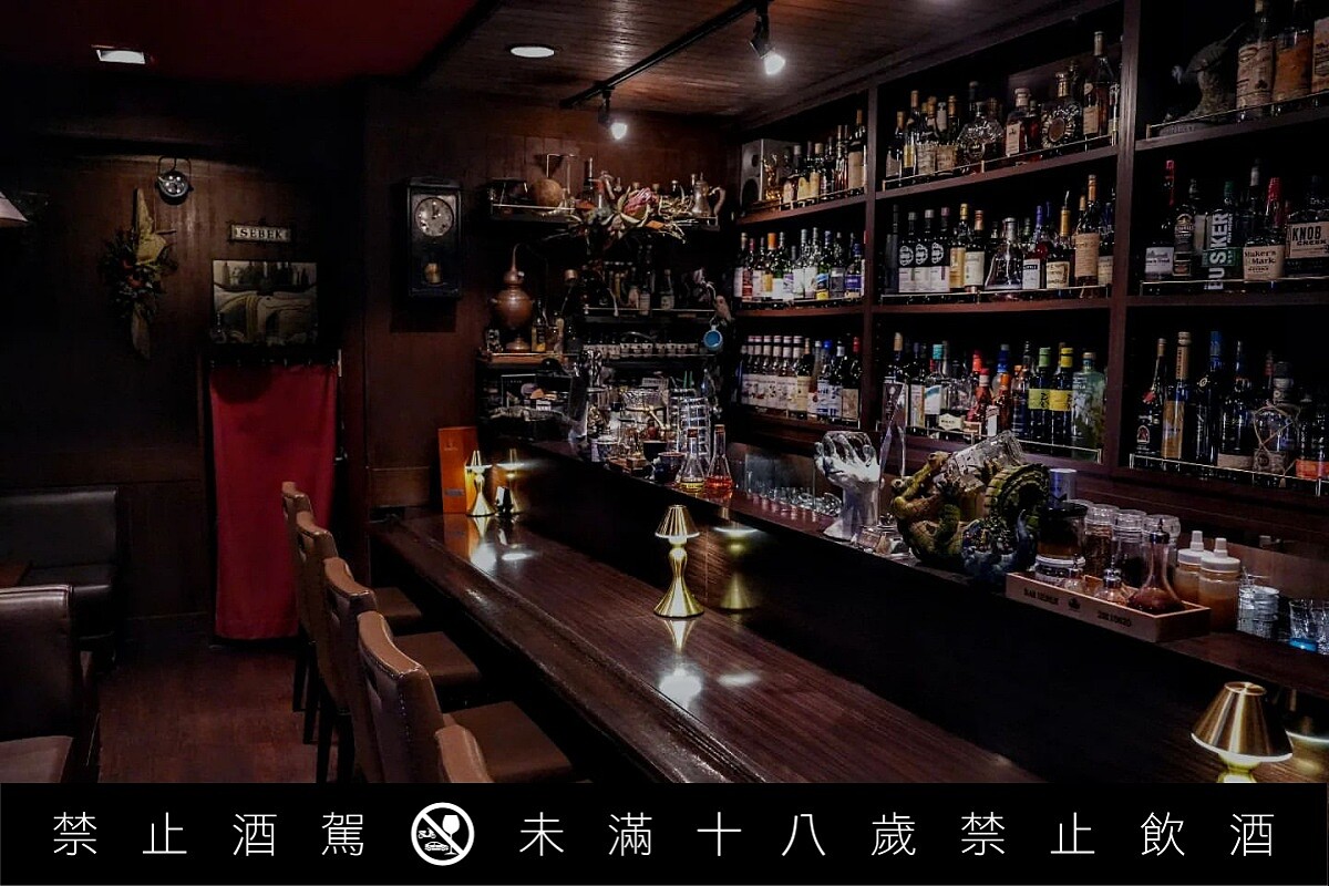 飄散著復古昭和風情的「Bar Sebek」。