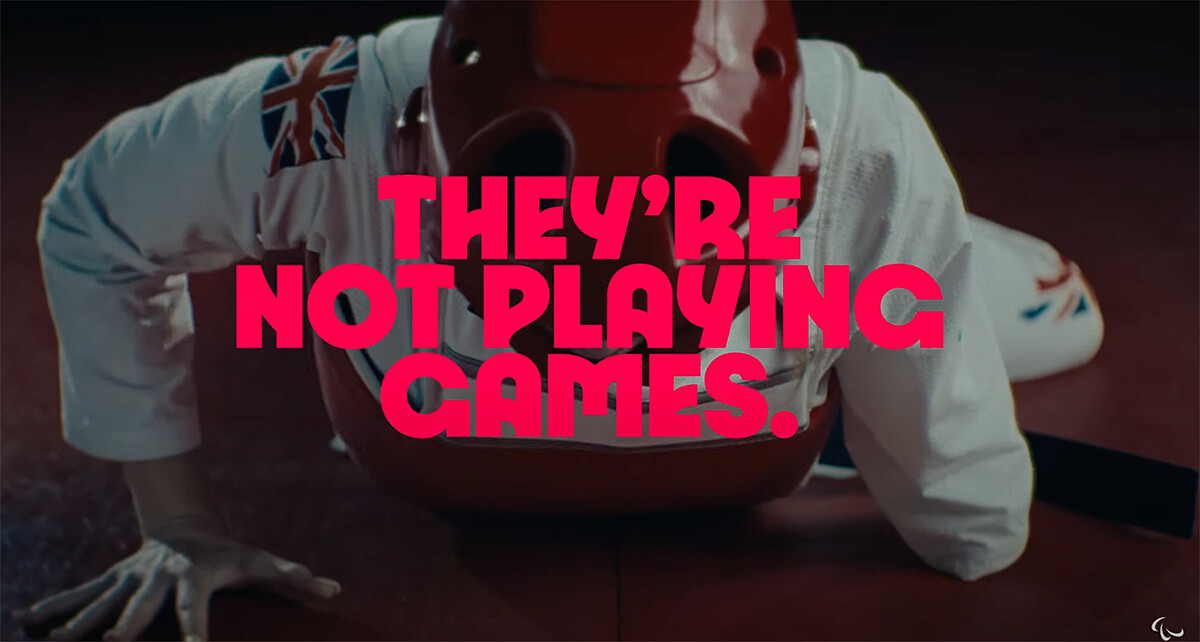 影片的轉則從英國帕運跆拳道選手員 Amy Truesdale 被踢倒在地開始。