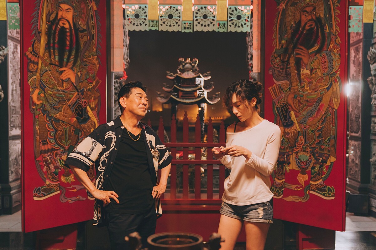 高捷和陽靚在《塑膠花》裡的感情線令人感動