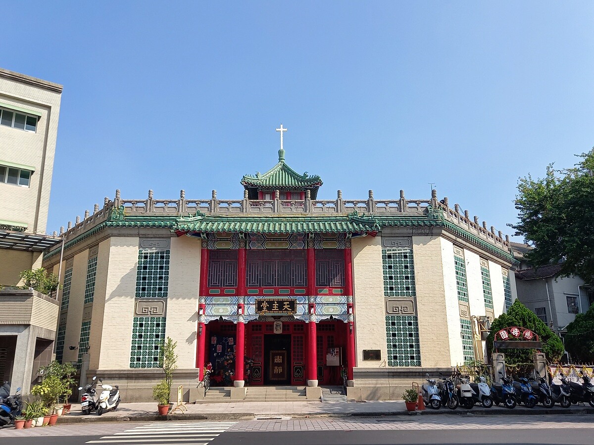 中華聖母主教座堂位在開山路上。