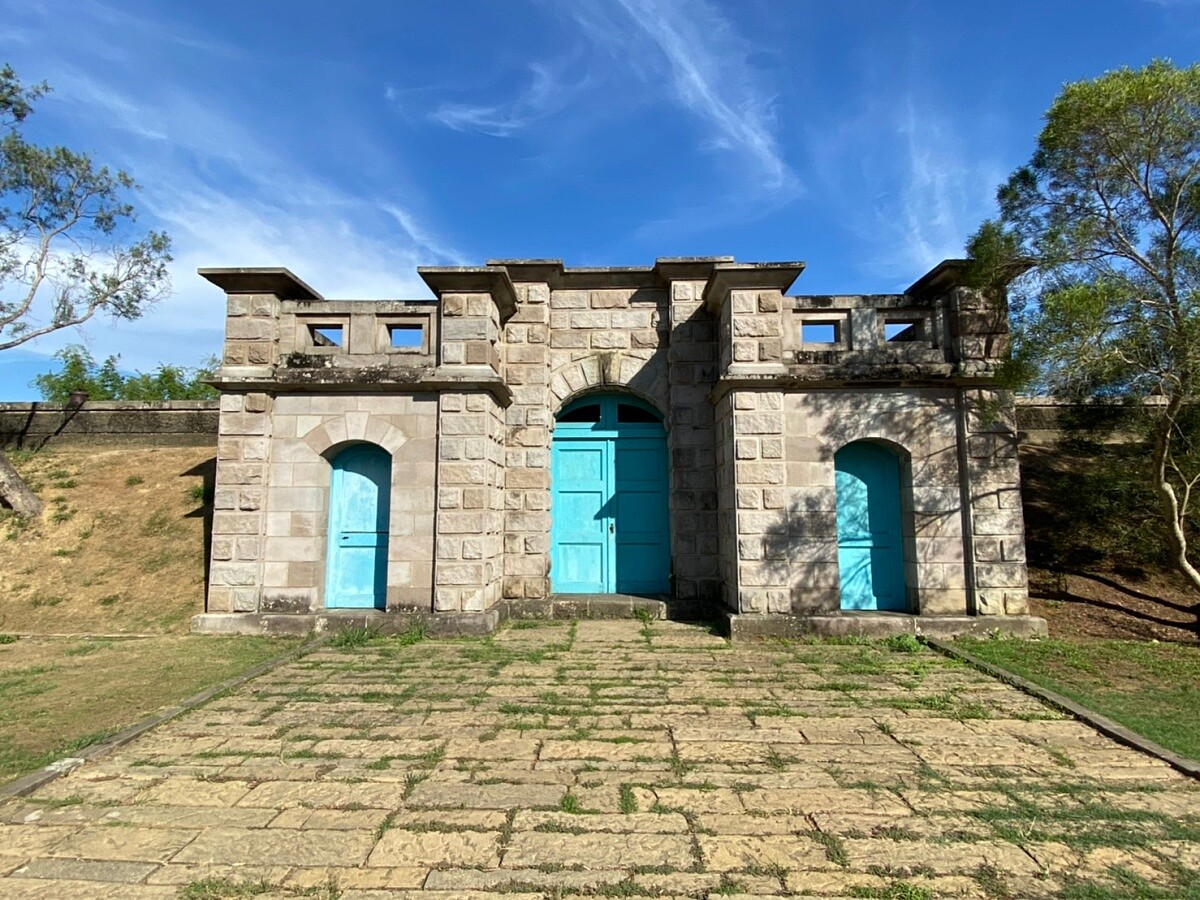 像是古堡一般的水倒博物館井水區。