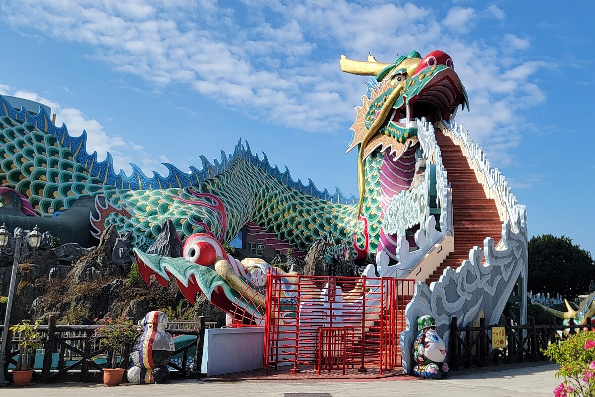 樓梯為龍的造型。