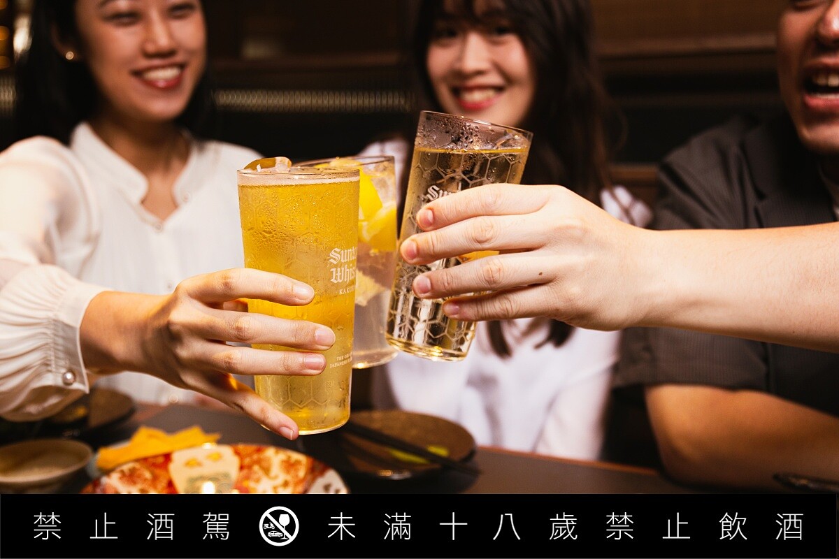 「inari 現代居酒屋」與日本威士忌領導品牌三得利「角瓶 KAKUBIN」，推出全新的夏季聯名企劃&mdash;「夏酒祭」。