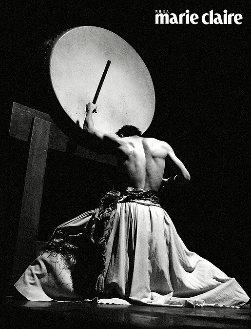 謝家茗：鼓手演出服裝，林恒正。