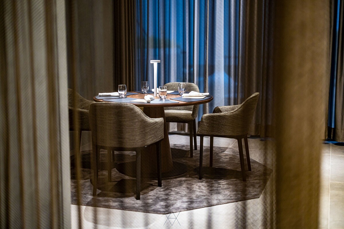 「La Vie by Thomas Bühner 睿麗餐廳」為名廚 Thomas Bühner 以「三維料理哲學」為基礎一手打造的空間、菜色。