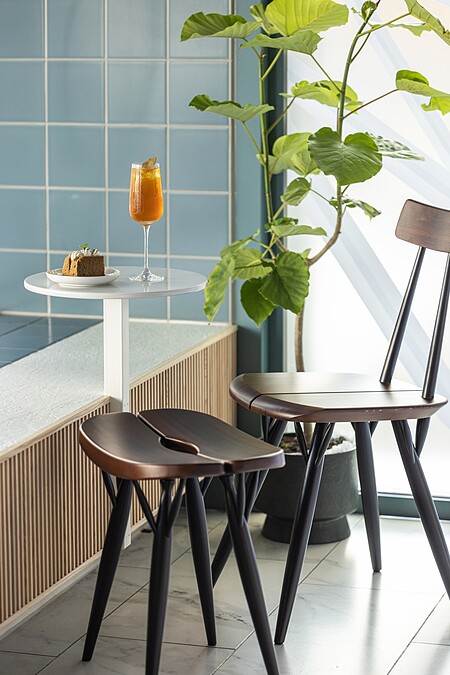 「Pirkka Chair」和「Pirkka Stool」。