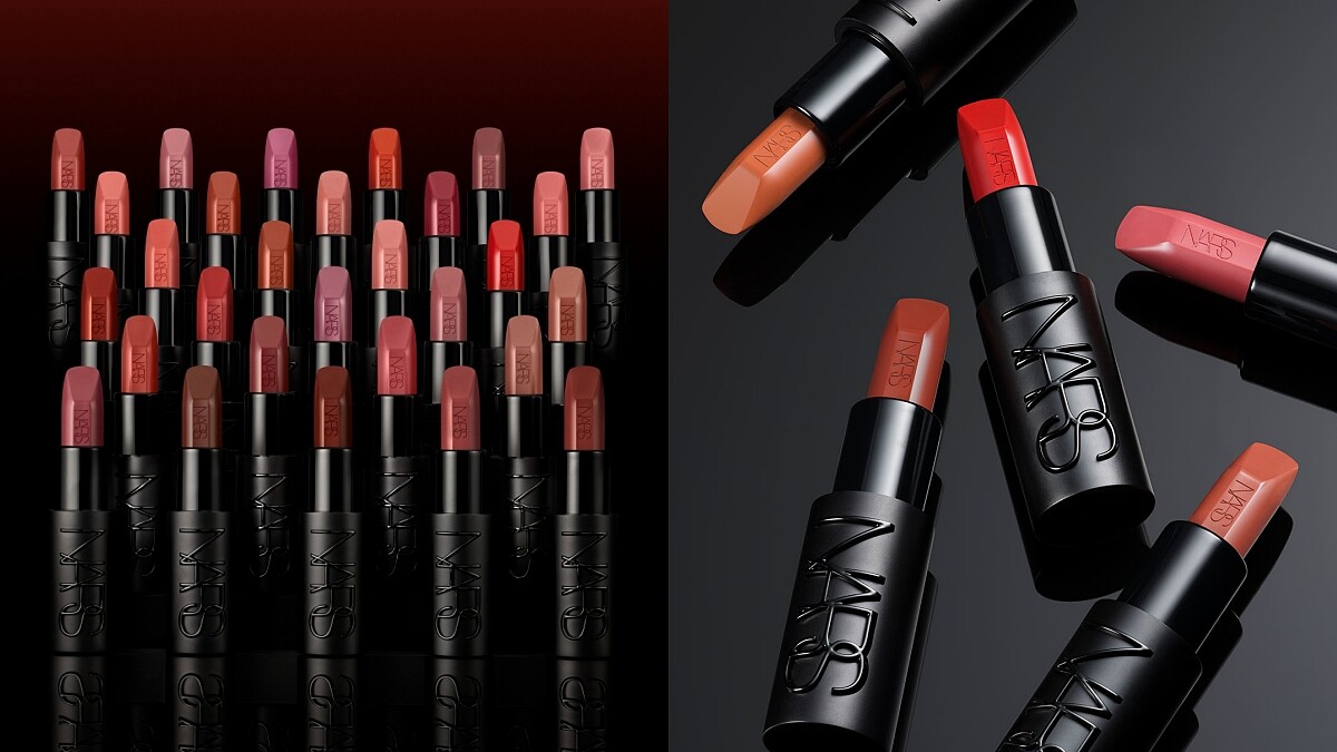 NARS 30週年「奢慾緞光唇膏」,浮雕Logo管身展現霸氣美!必買3大理由與5色號推薦