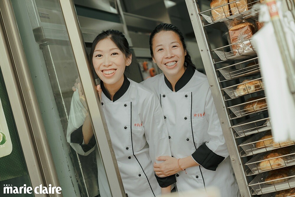 司婕希(右)＆王喬纕(左)是臺灣第一對登記的妻妻