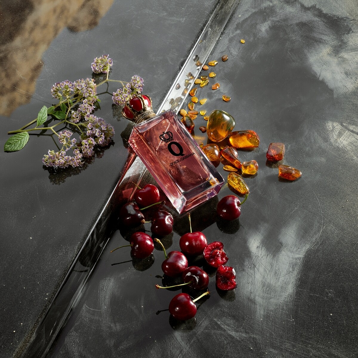 Dolce&Gabbana Q女王悸動極致淡香精情境圖。