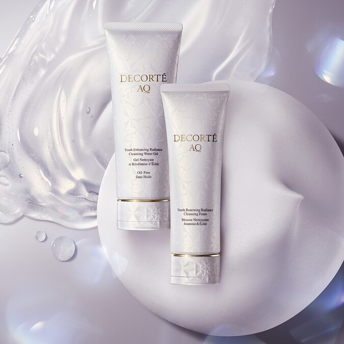 黛珂(左) AQ煥妍卸粧凝膠黛珂、(右)AQ煥妍洗顏霜。