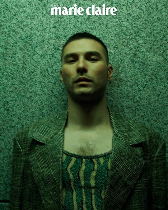 鳳小岳總是將自己當成第一個觀眾審視成果。