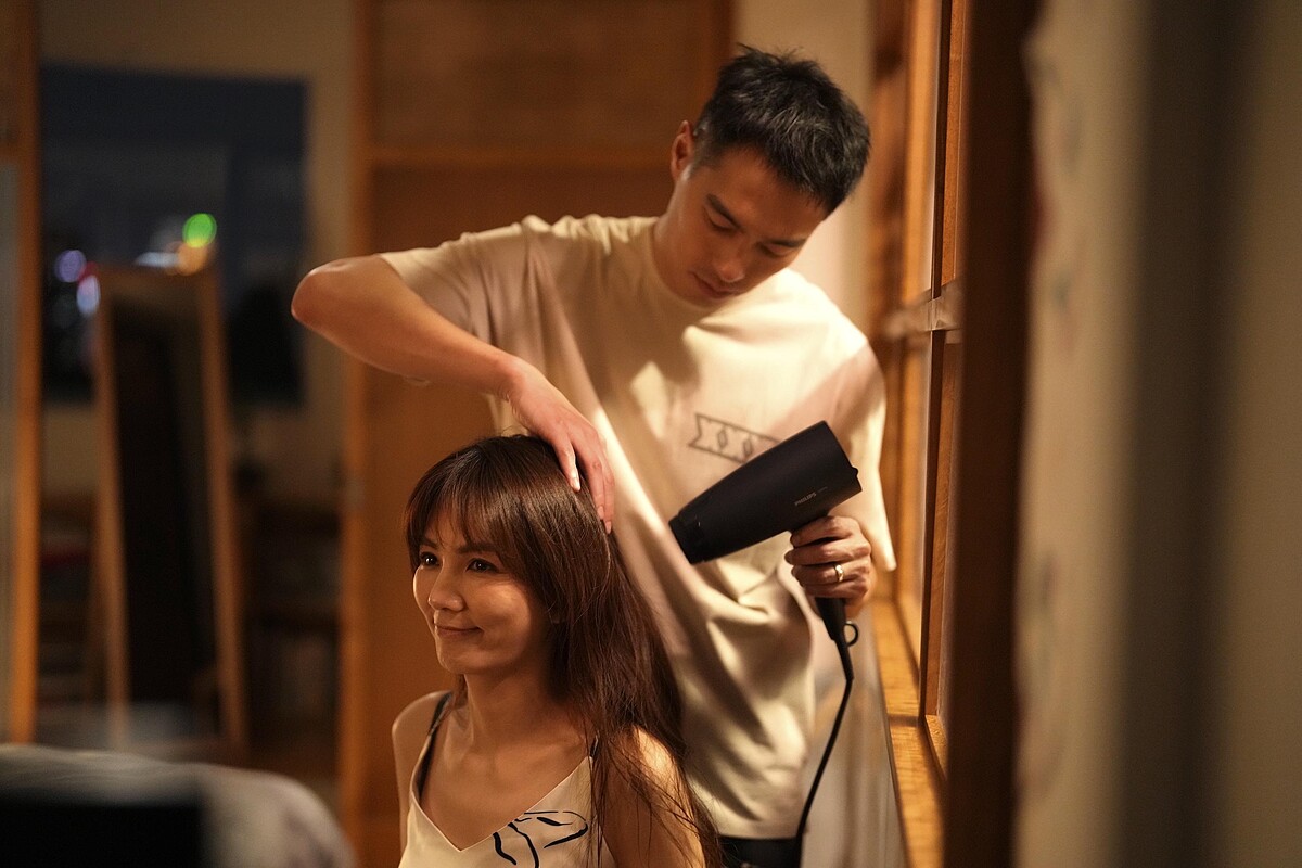 《今夜一起為愛鼓掌》楊祐寧與Ella陳嘉樺在劇中有許多夫妻間的可愛互動。