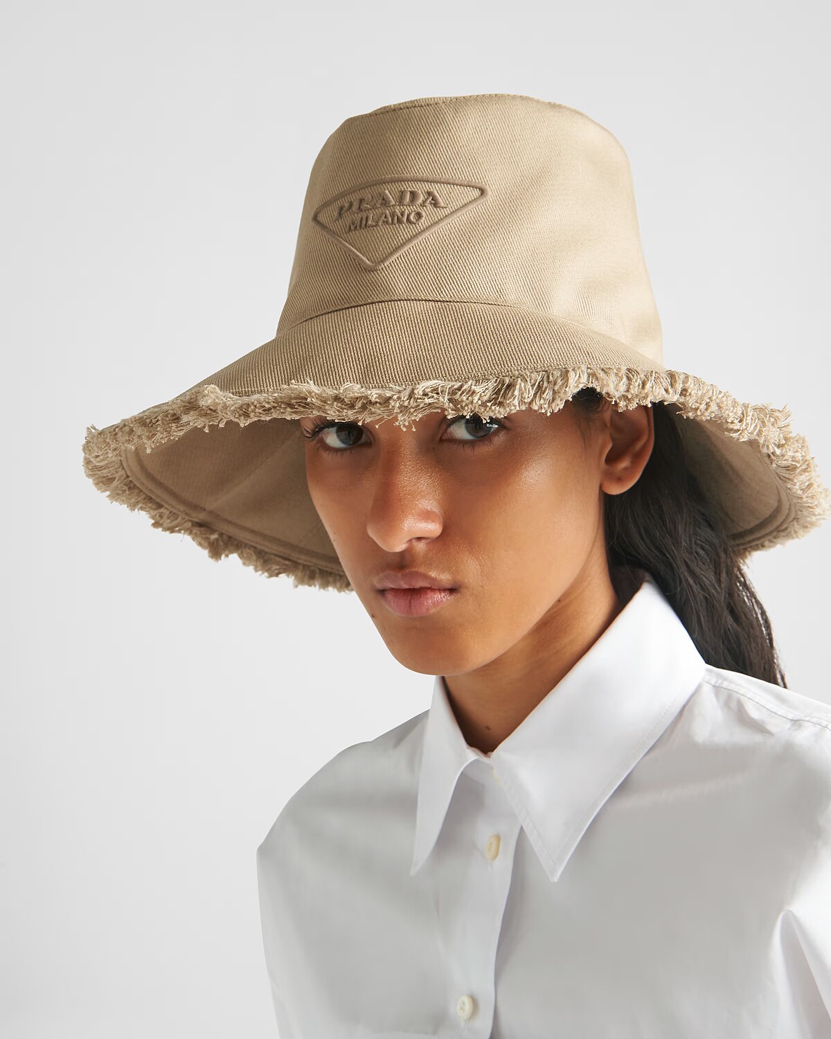 Prada 斜紋布帽 NT27,000 