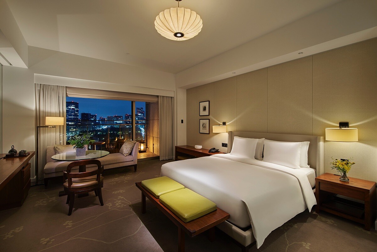 部分客房擁有私人露台，並擁有寬闊舒適的空間，對寸土寸金的東京來說十分難得。