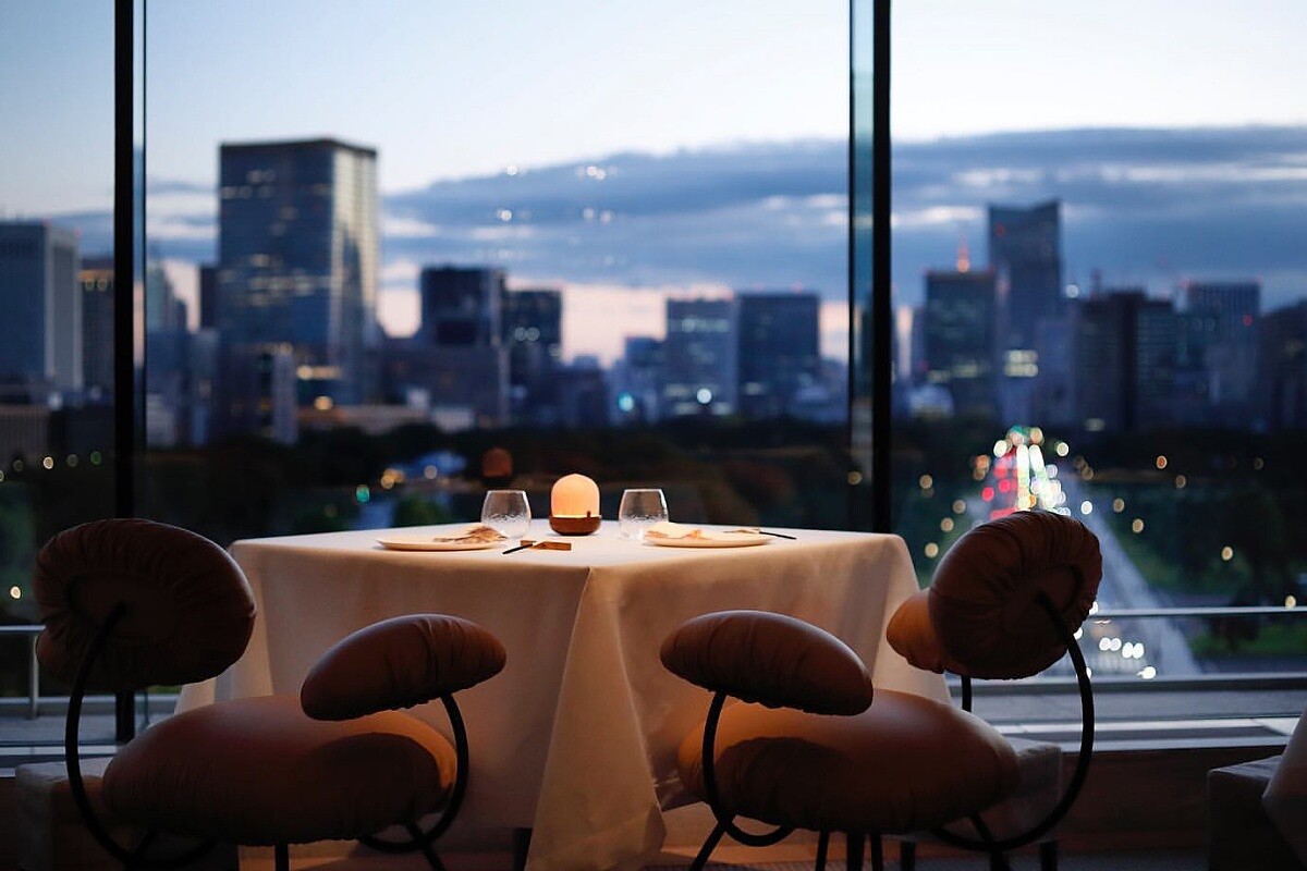 絕美的夜景加上美味的餐點，因此也是求婚的熱門選擇。