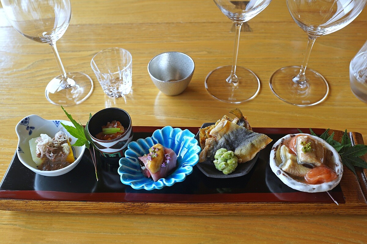 透過五道料理解析酒款風味。