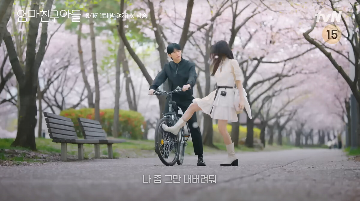 下一秒裴石榴踹車離去