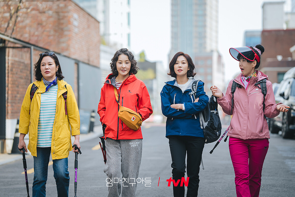 預告裡小區的媽媽們組成「婦仇者聯盟」