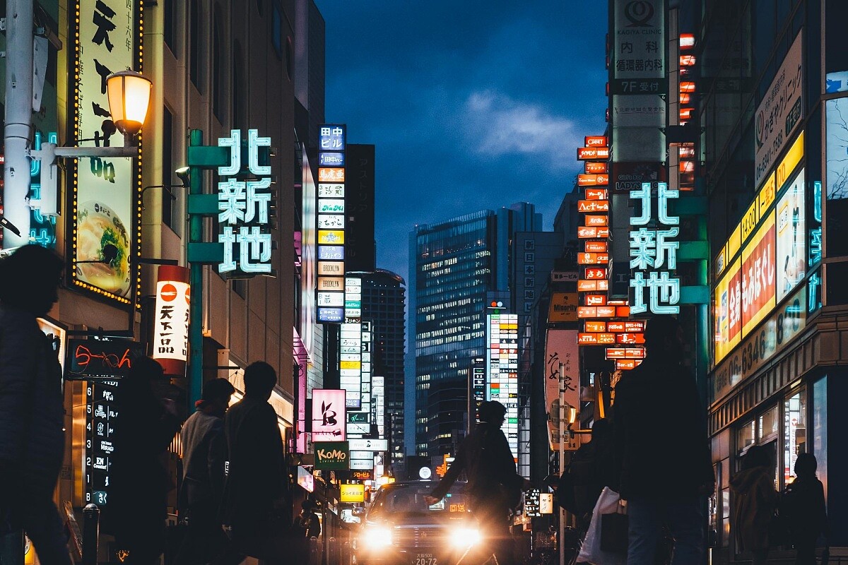 「Zentis Osaka」位於大阪北新地一帶，這裡有許多餐廳、娛樂場所。