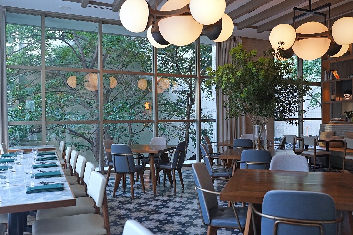 綠意盎然的主餐廳空間。