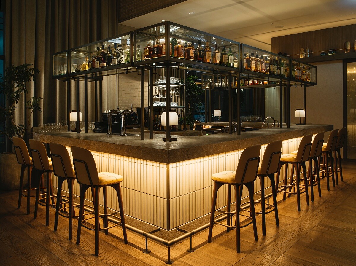 「UPSTAIRZ」酒吧從下午兩點就開始營業。