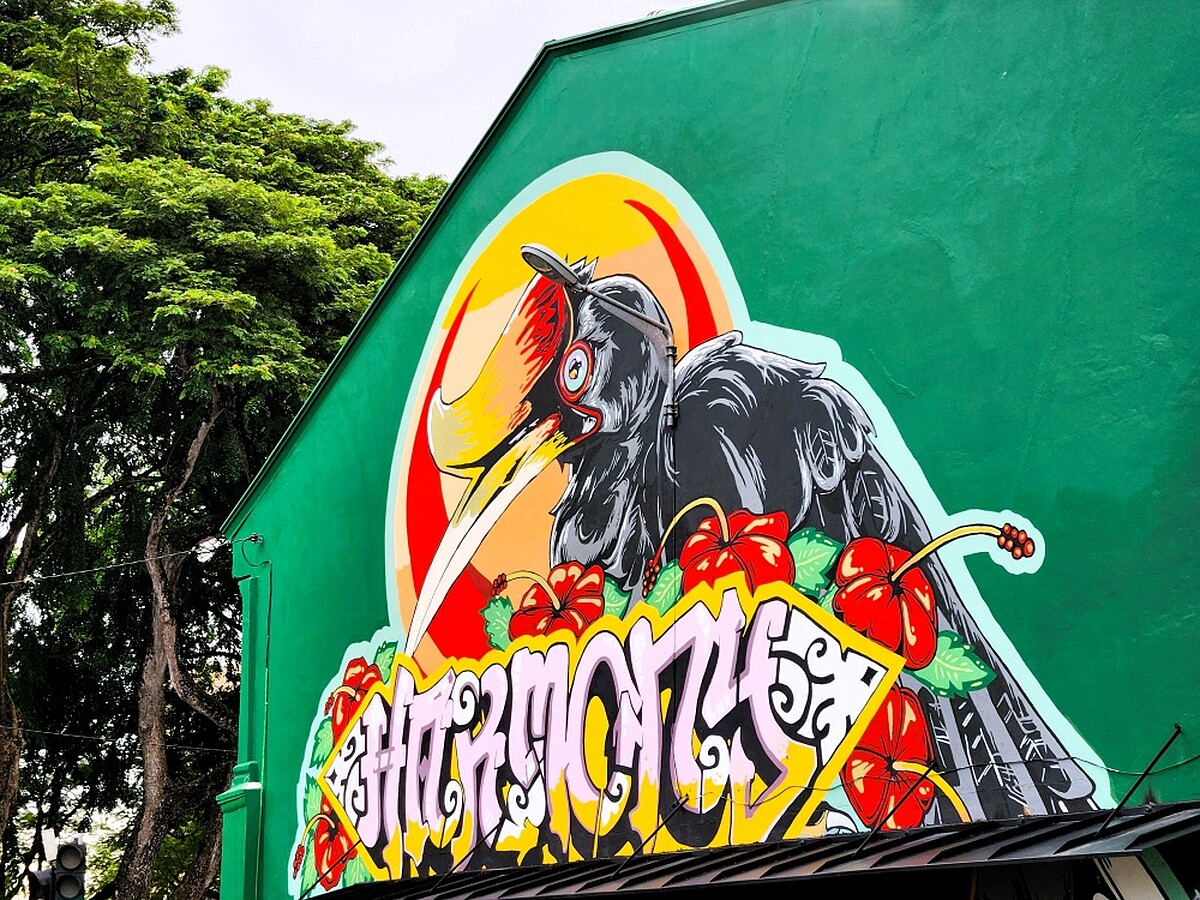 海唇街上的犀鳥壁畫