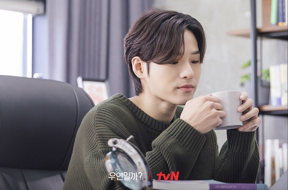 尹志溫飾演方俊浩。