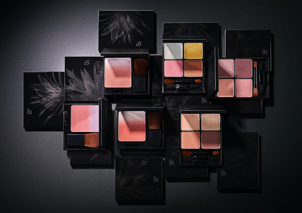 Pola 2024秋妝B.A水漾花綻四色眼影盤+漸層腮紅主視覺。