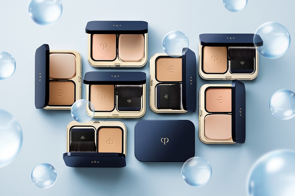 肌膚之鑰恆潤光采粉餅SPF 25/PA++ (全7色),NT4,080起(粉蕊 8g, NT3,000、粉盒 NT900、粉餅刷 NT800、粉撲 NT180