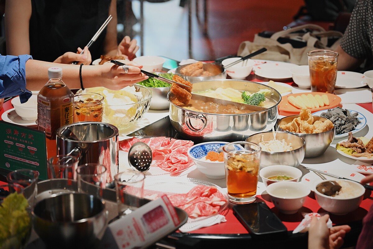 子皿團隊期待觀眾能一邊團聚吃火鍋、一邊享受精彩的音樂演出（攝影by謝欣曄）