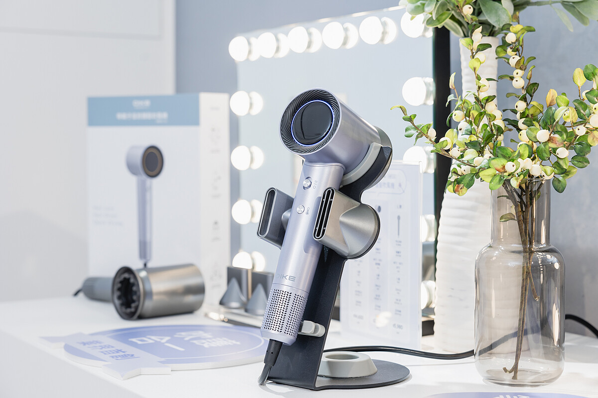 DIKE等離子護髮吹風機實品。