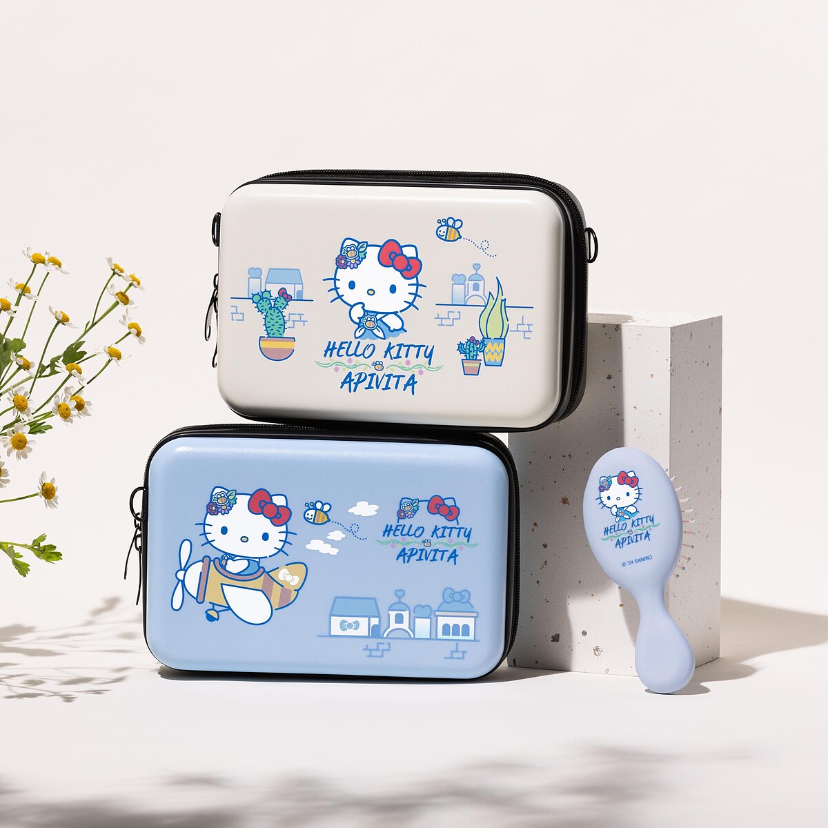 APIVITA x Hello Kitty聯名雙色硬殼收納包、聯名旅行梳。