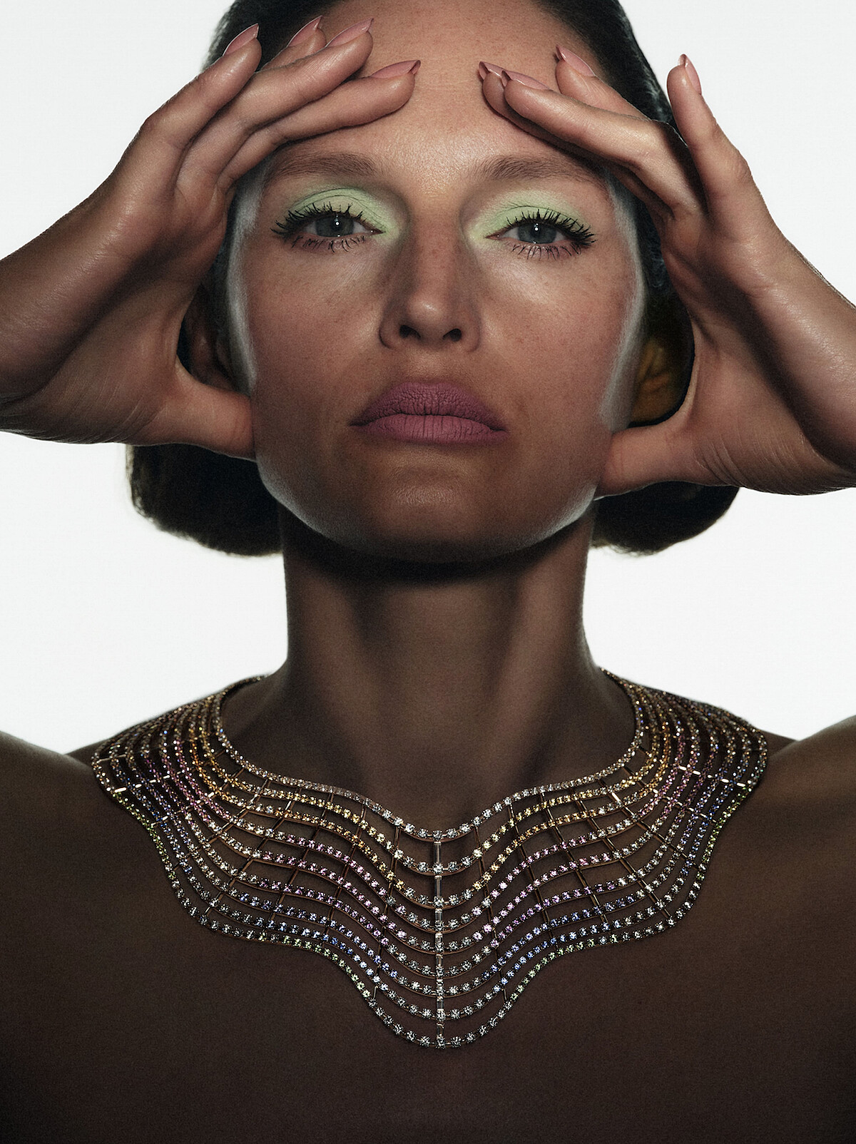 Arc en couleurs項鍊宛如環繞身體曲線的溫柔彩虹。