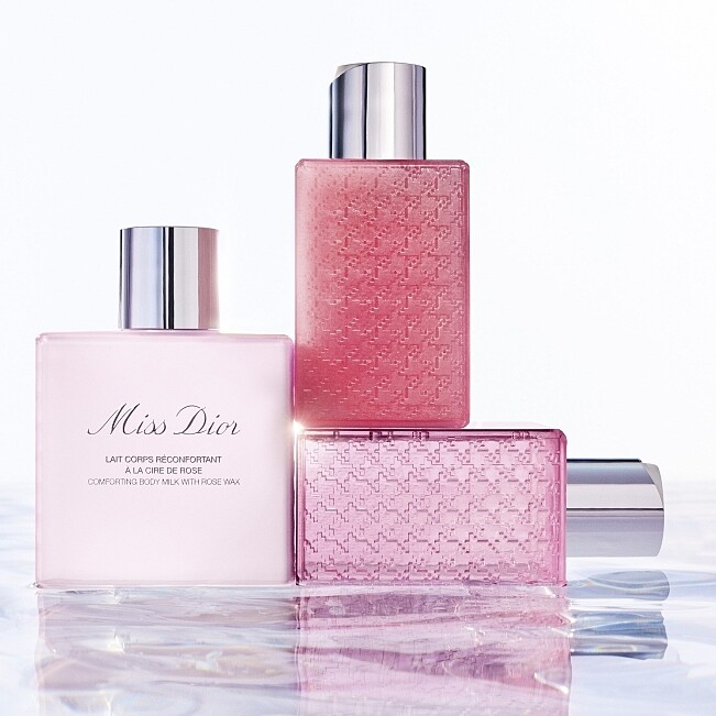 迪奧2024 Miss Dior玫瑰沐浴儀式情境圖。