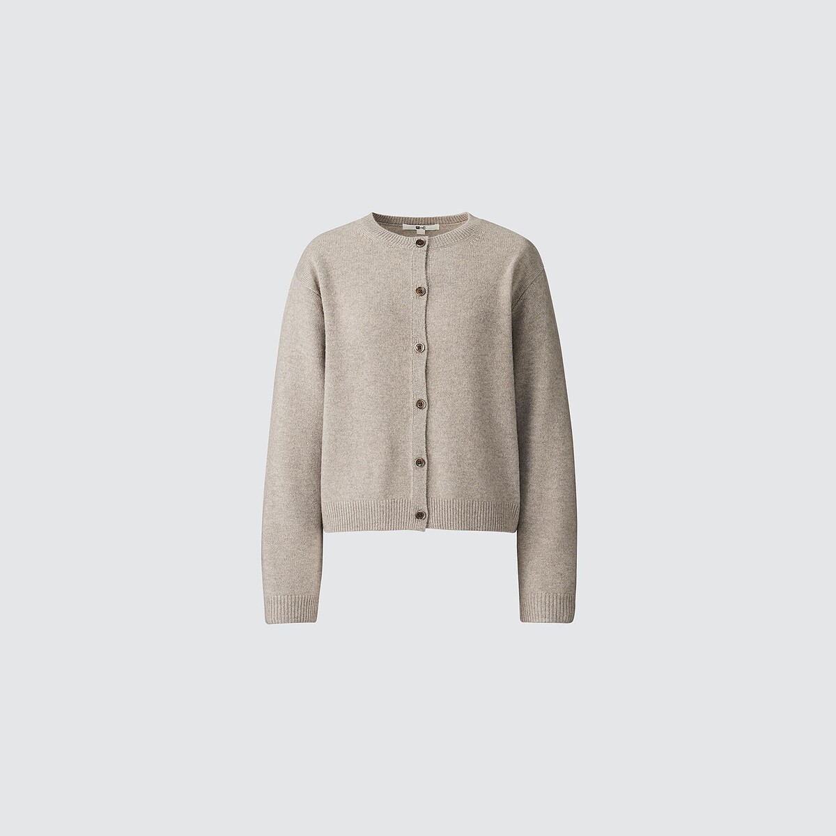 喀什米爾圓領短版開襟外套，NT$3,490。