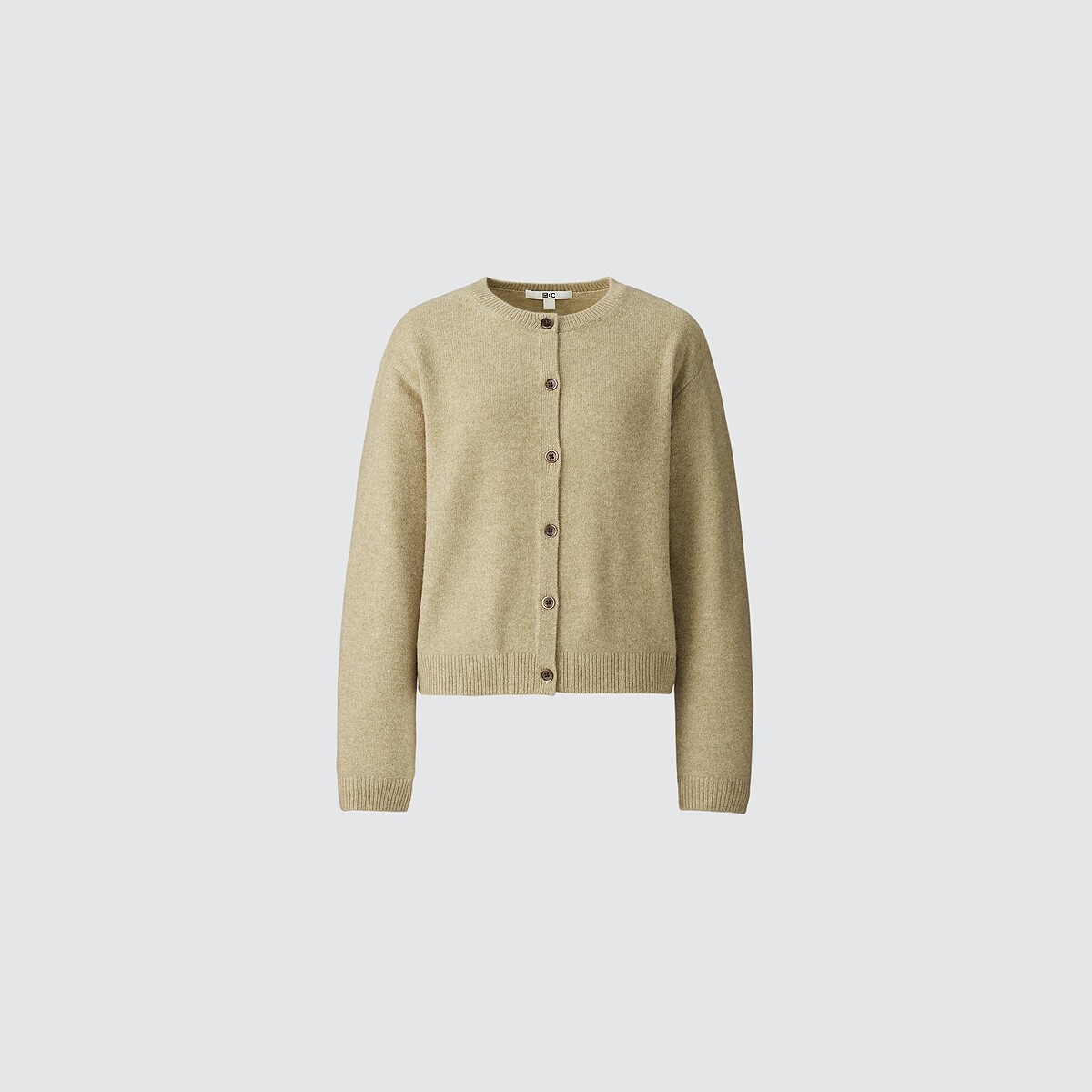 喀什米爾圓領短版開襟外套，NT$3,490。