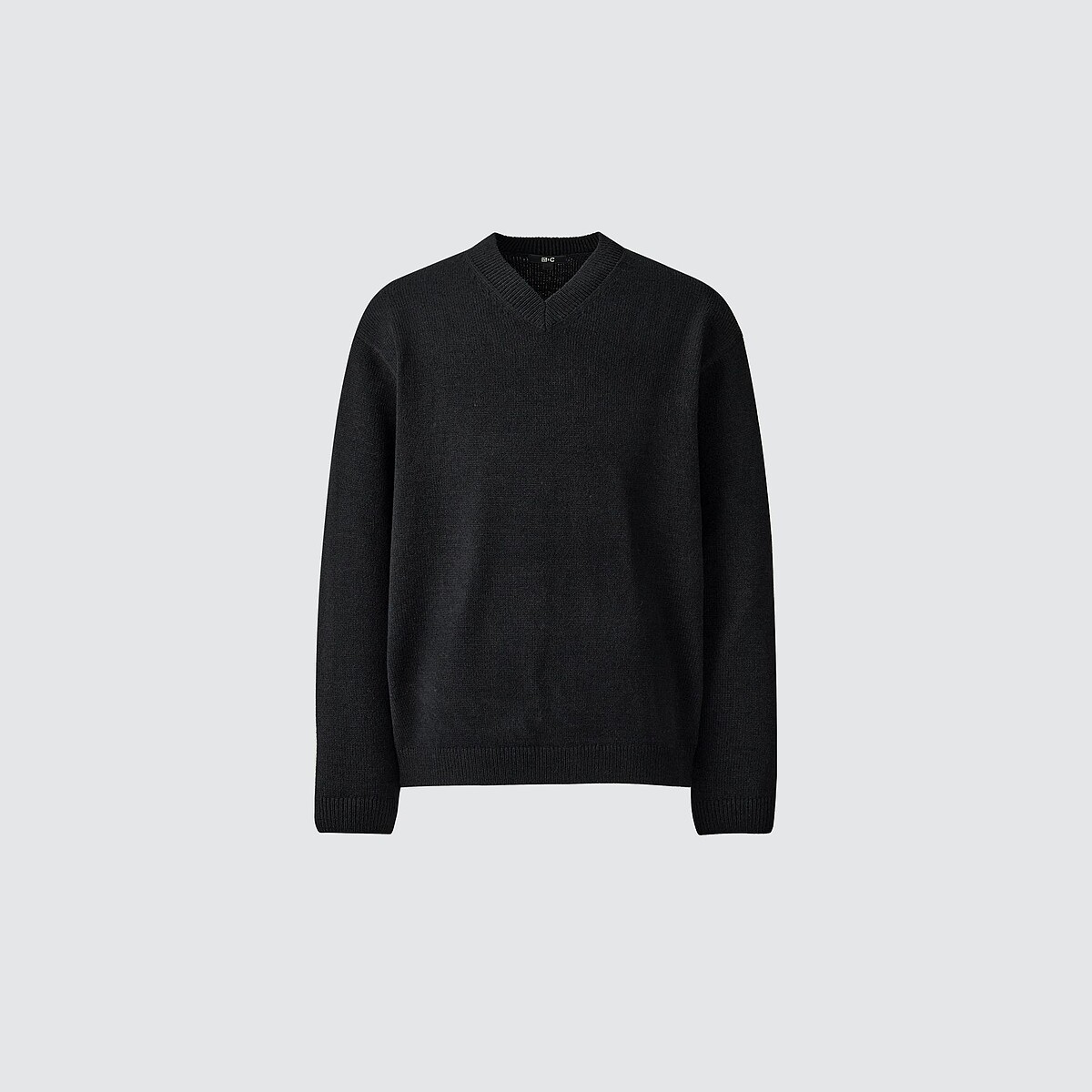 男女適穿 寬版V領針織衫，NT$1,290。